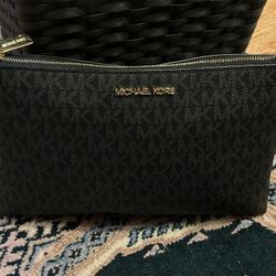 Michael Kors Jet Black Pebbled Leather Crossbody/clutch Bag