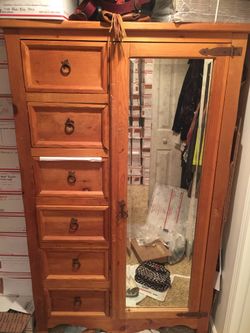 Pine chest with mirror