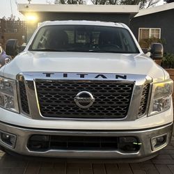 2017 Nissan Titán  4x4