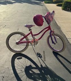 Kids Bike + Helmet Included – Great Condition – Must Go ASAP! 🚲