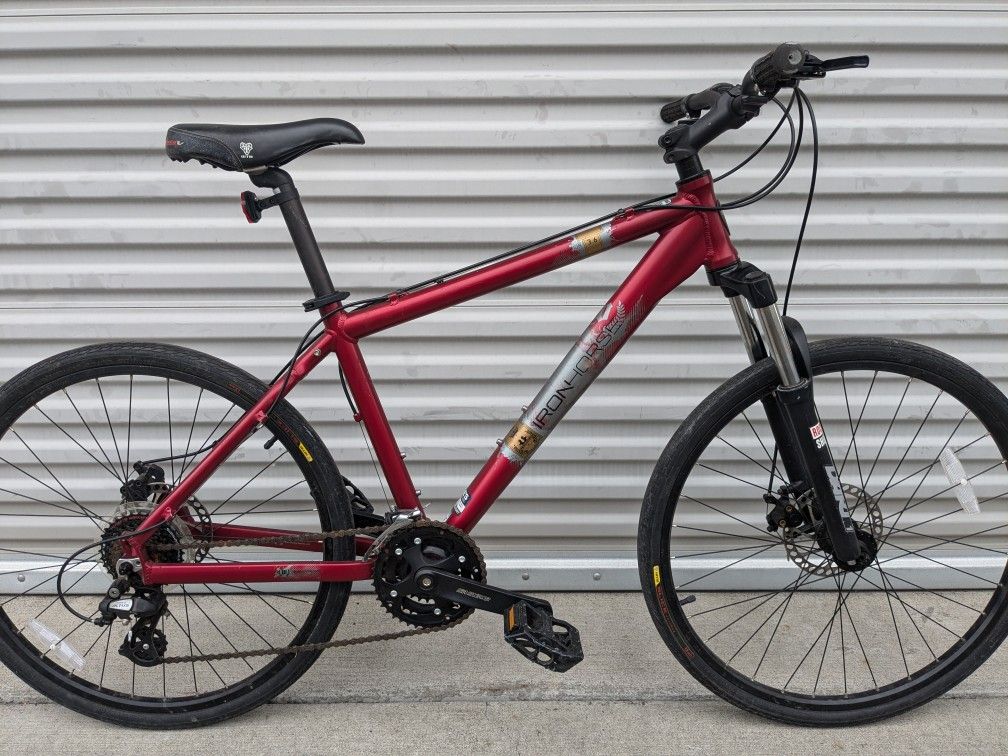Medium Ironhorse Mountain Bike/Hybrid With Disc Brakes
