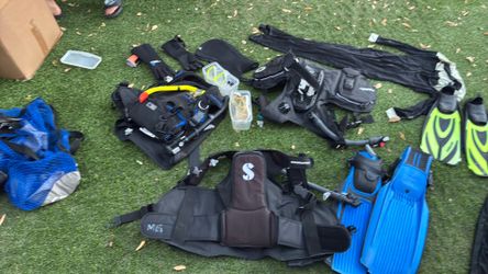 Scuba diving gear