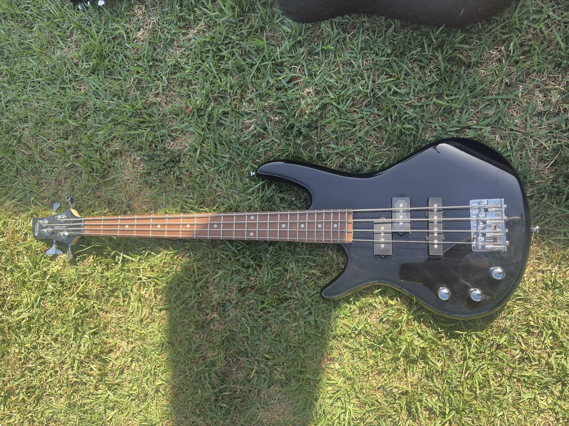 Black 4-String Electric Bass Guitar LEFT HANDED – Excellent Condition