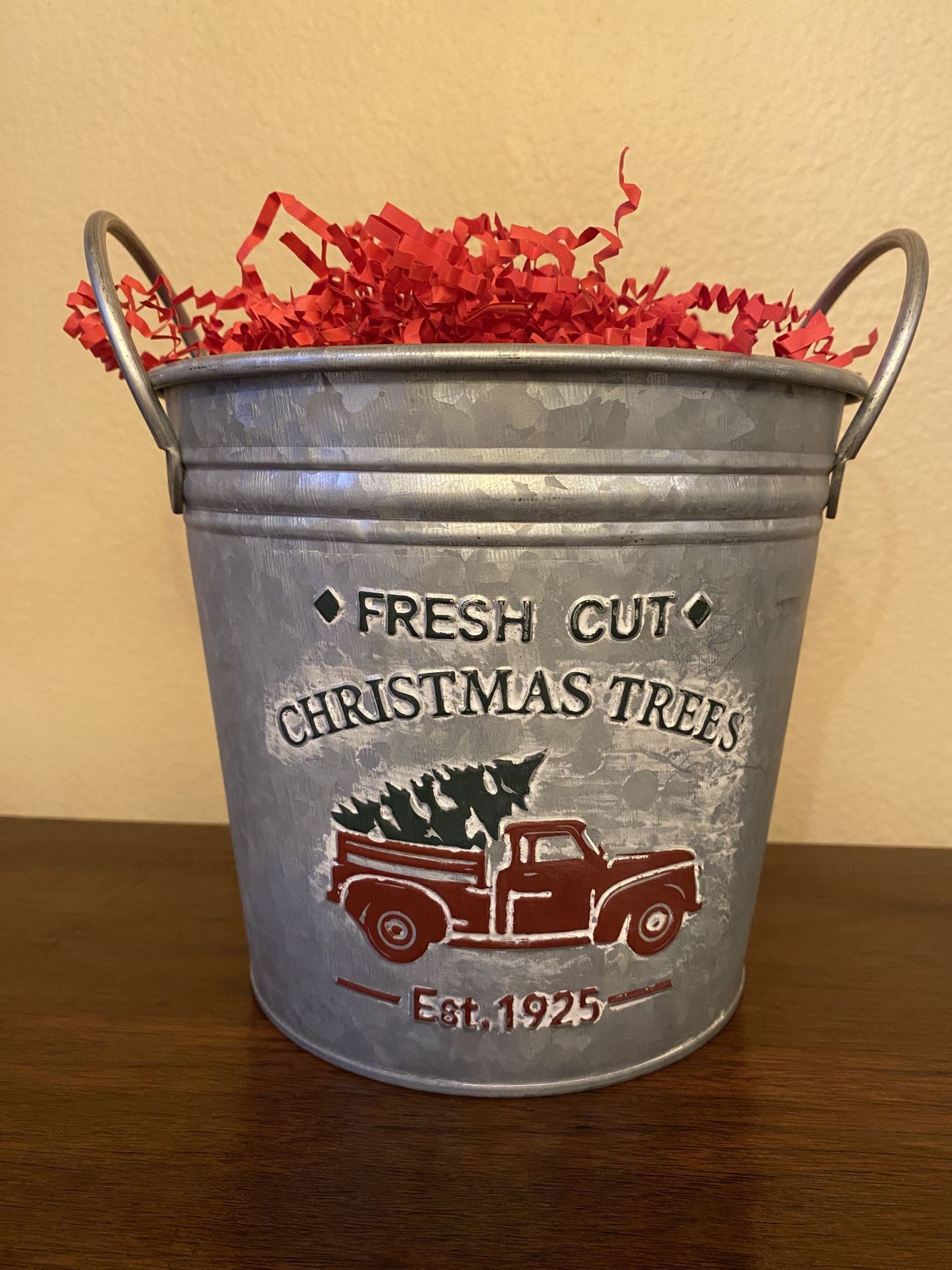 🎄 Rustic Farmhouse Christmas Metal Bucket Fresh Cut Christmas Trees