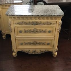 2 Night Stands & Coffee Table