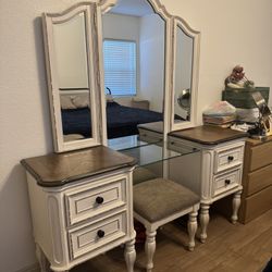 Vanity - Scarlett White & Oak 4 Drawer ( Bobs)