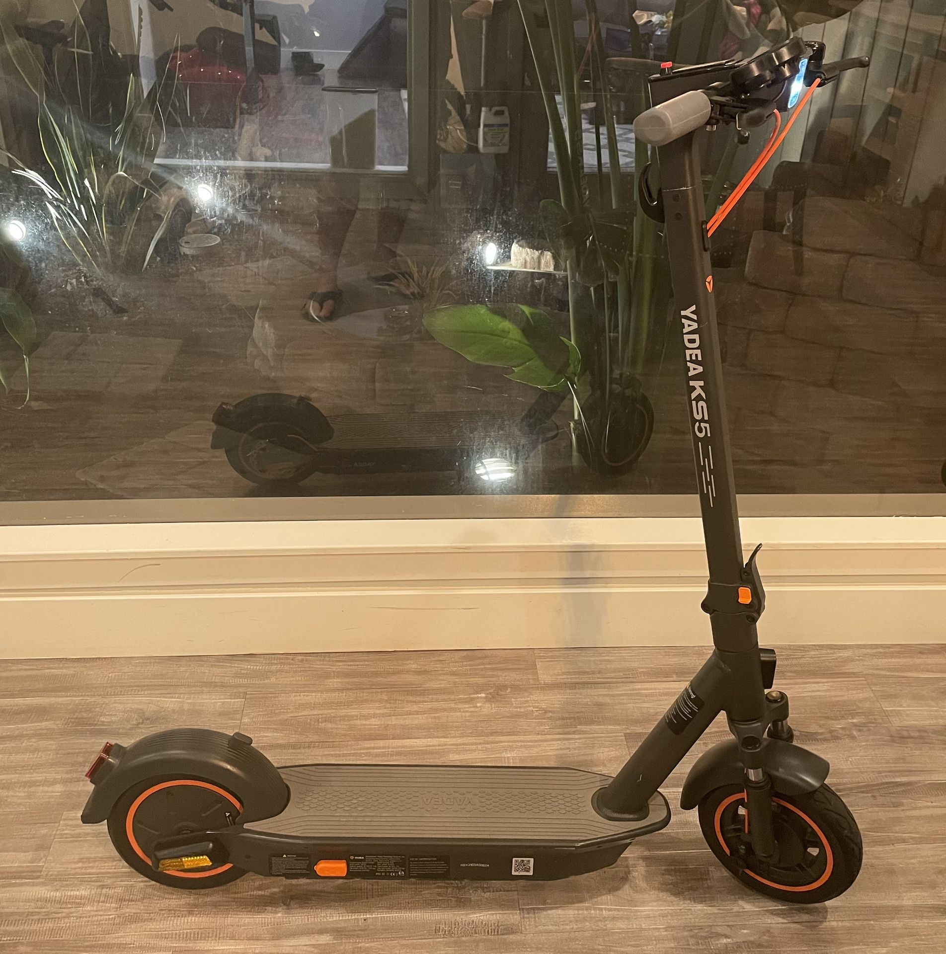 Yadea KS5 Electric Scooter: UPGRADED! 25 MPH, 35 Mile Range, 52V Battery