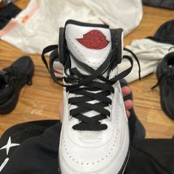 mens used jordan 2s ,white, black, and red, size 6