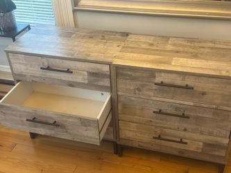 Dressers/Nightstand