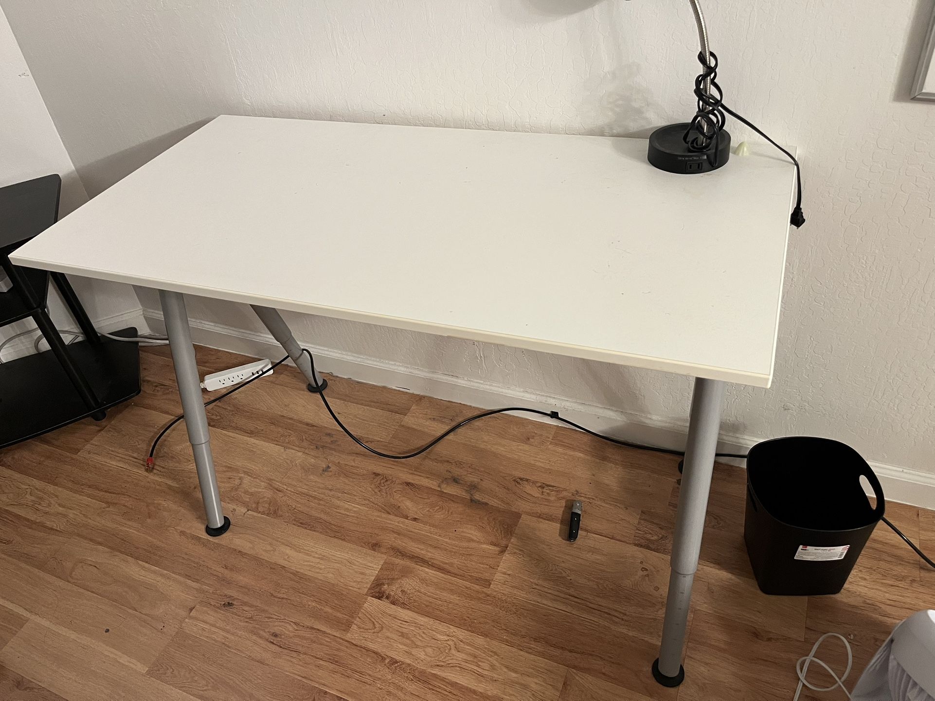 Bedroom Desk With Lamp