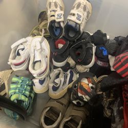 Big Box Of Boys Size 3to 5 Cloths And Shoes Size 4