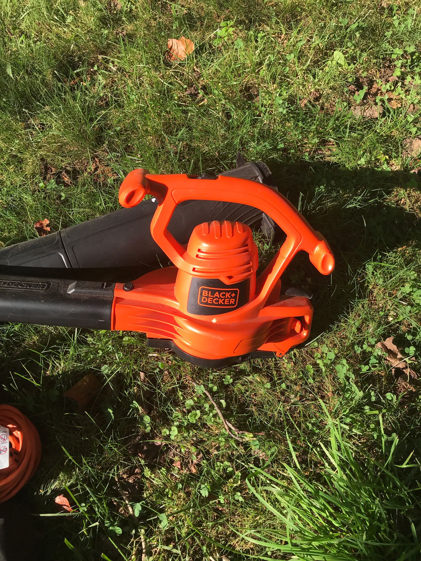 Black+Decker Blower with extension and collection bag. 12ft utility cord included