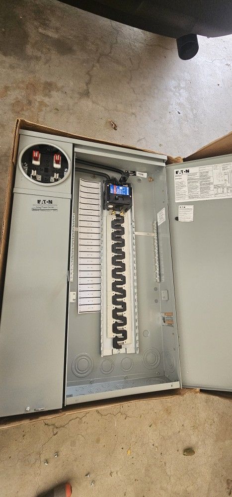 Eaton
Outdoor BR 200 Amp 40-Circuit 40-Space Solar Ready EUSERC Meter Breaker Panel