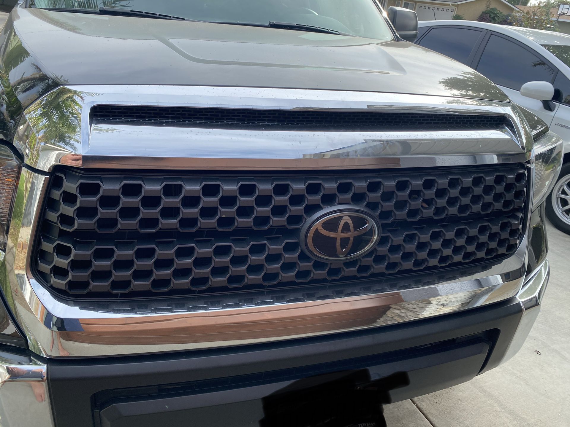 2018 tundra grill and hood scoop