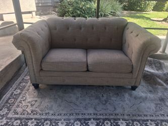 *** COUCH LOVE SEAT**** Very nice condition