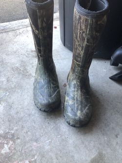 Camo waterproof boots size 7