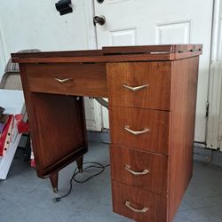 midcentury maquina de cocer buenas condiciones trabajando perfectamente