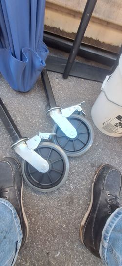 Swivel locking wheels.