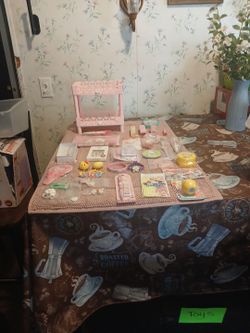 Hello Kitty 2 Tier Organizer w/H.K. Accessories