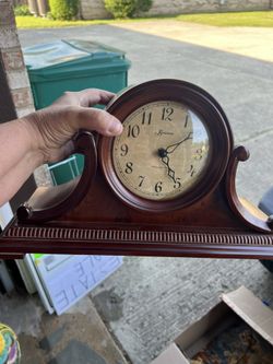Portion Mantle Clock