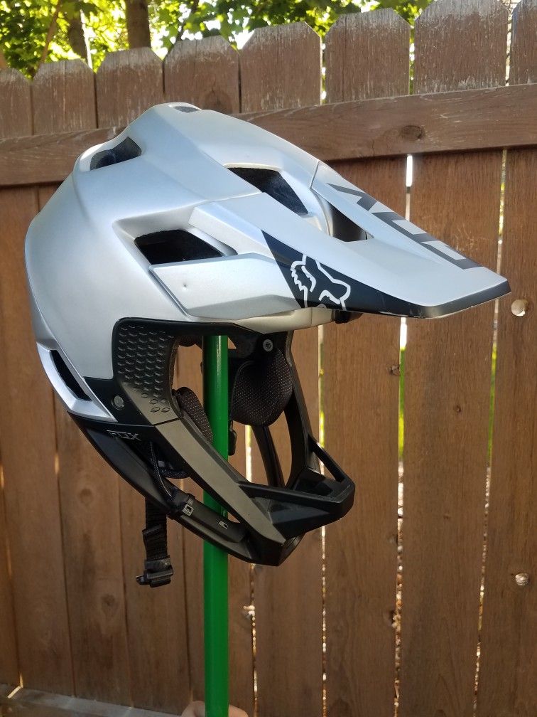 Fox AIRFRAME Helmet. Size SMALL