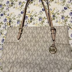 Authentic Michael Kors Purse. $30.00