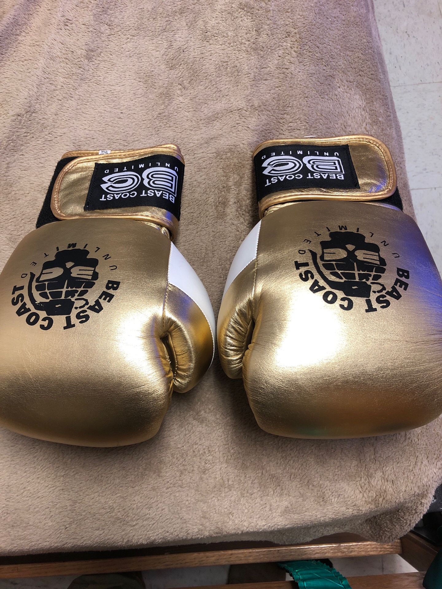Brand new leather boxing gloves real leather