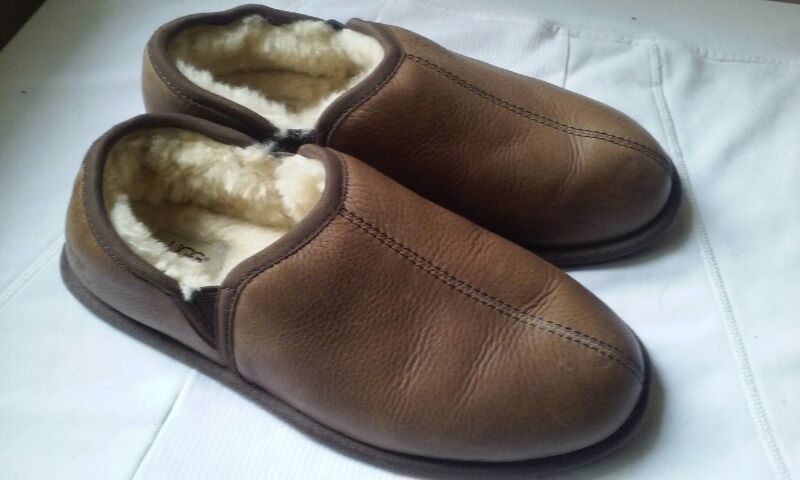 UGG mens leather slippers size 10