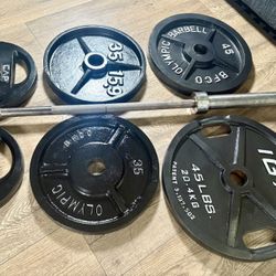  Weight Plates: 45s to 2.5s Reconditioned ( NO BAR INCLUDED) Total: 245 lbs.