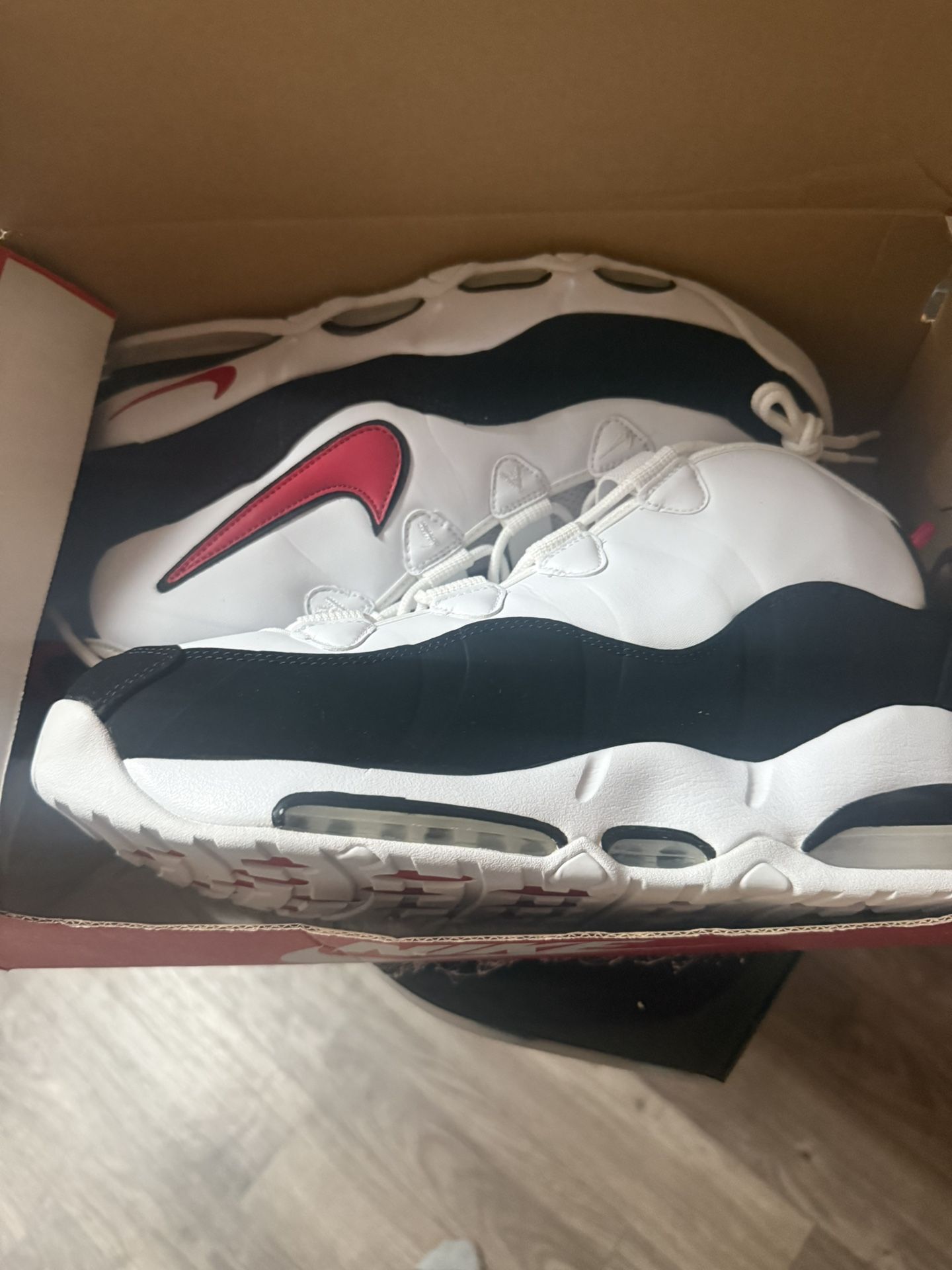 Black/white/red Air max Uptempo (Never Worn) Sz 12