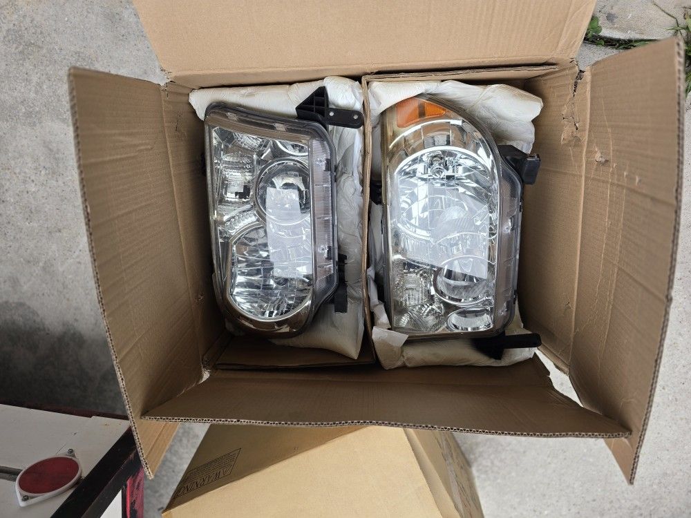 Toyota Tundra/Sequoia  Head & Tail Lights 