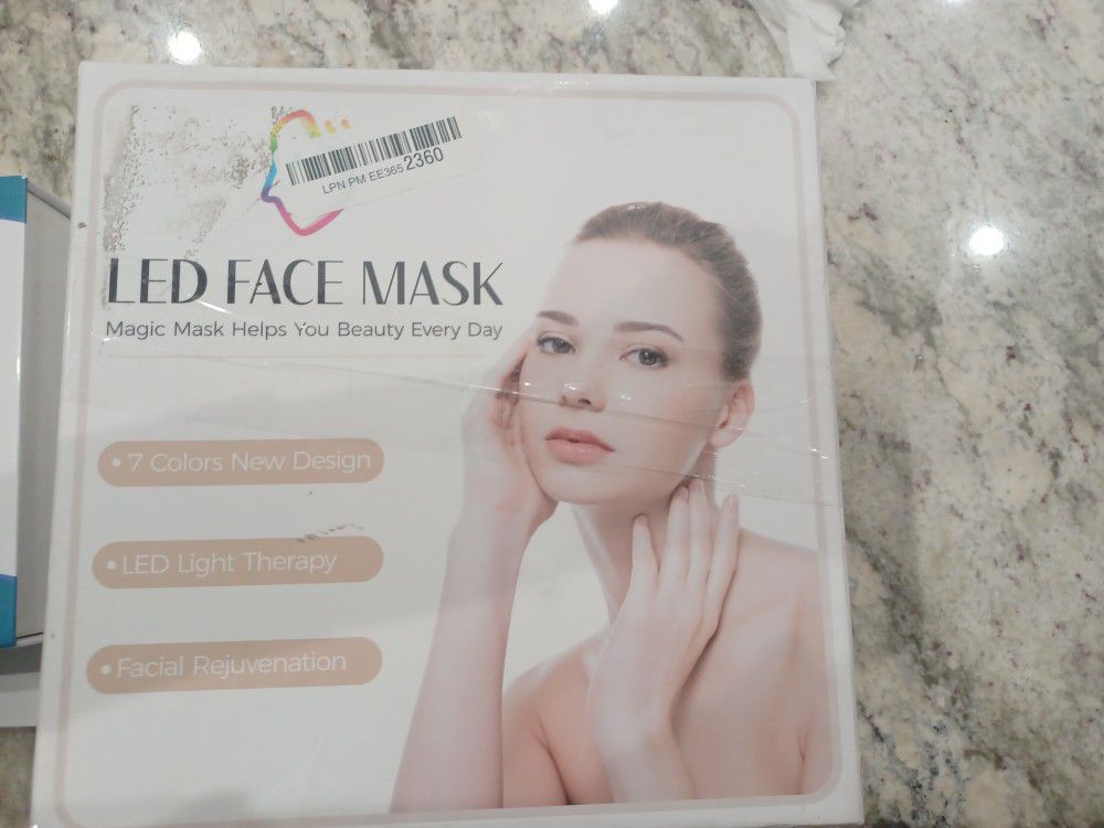 New LED Light Therapy Face Mask