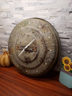 Vintage trash can clock