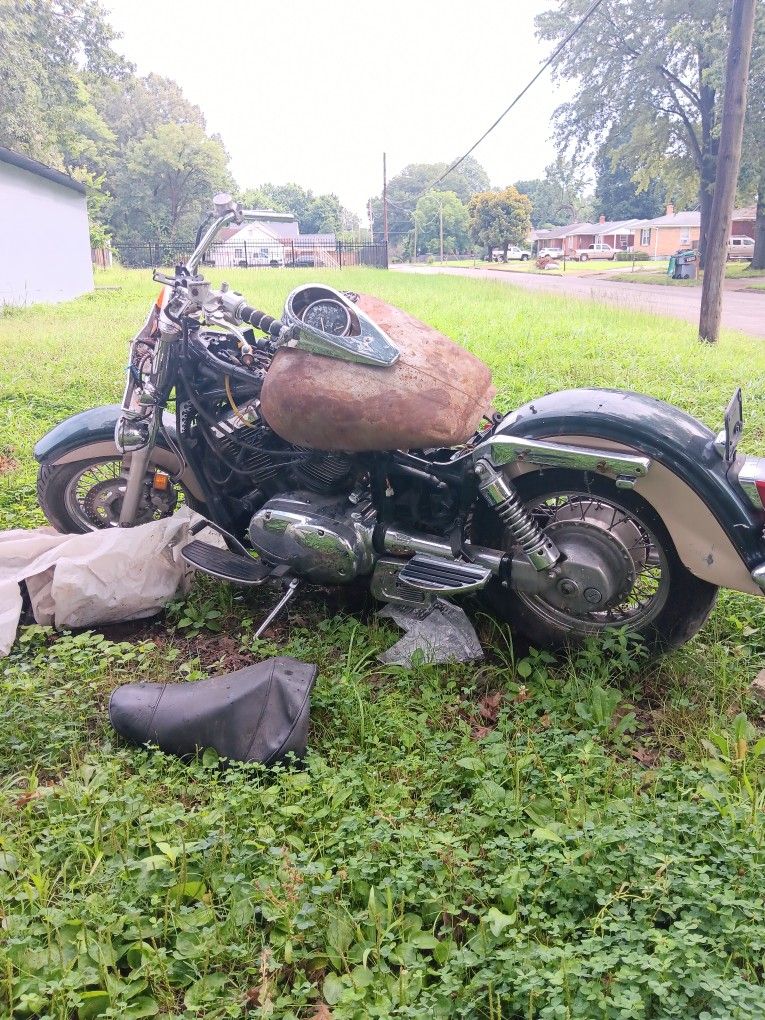 1997 Kawasaki Vulcan 1500 Classic (VN1500-D2) motorcycle.