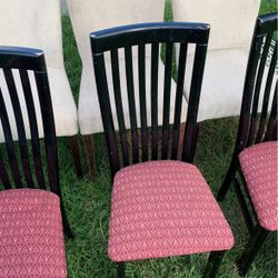 4 Chairs 