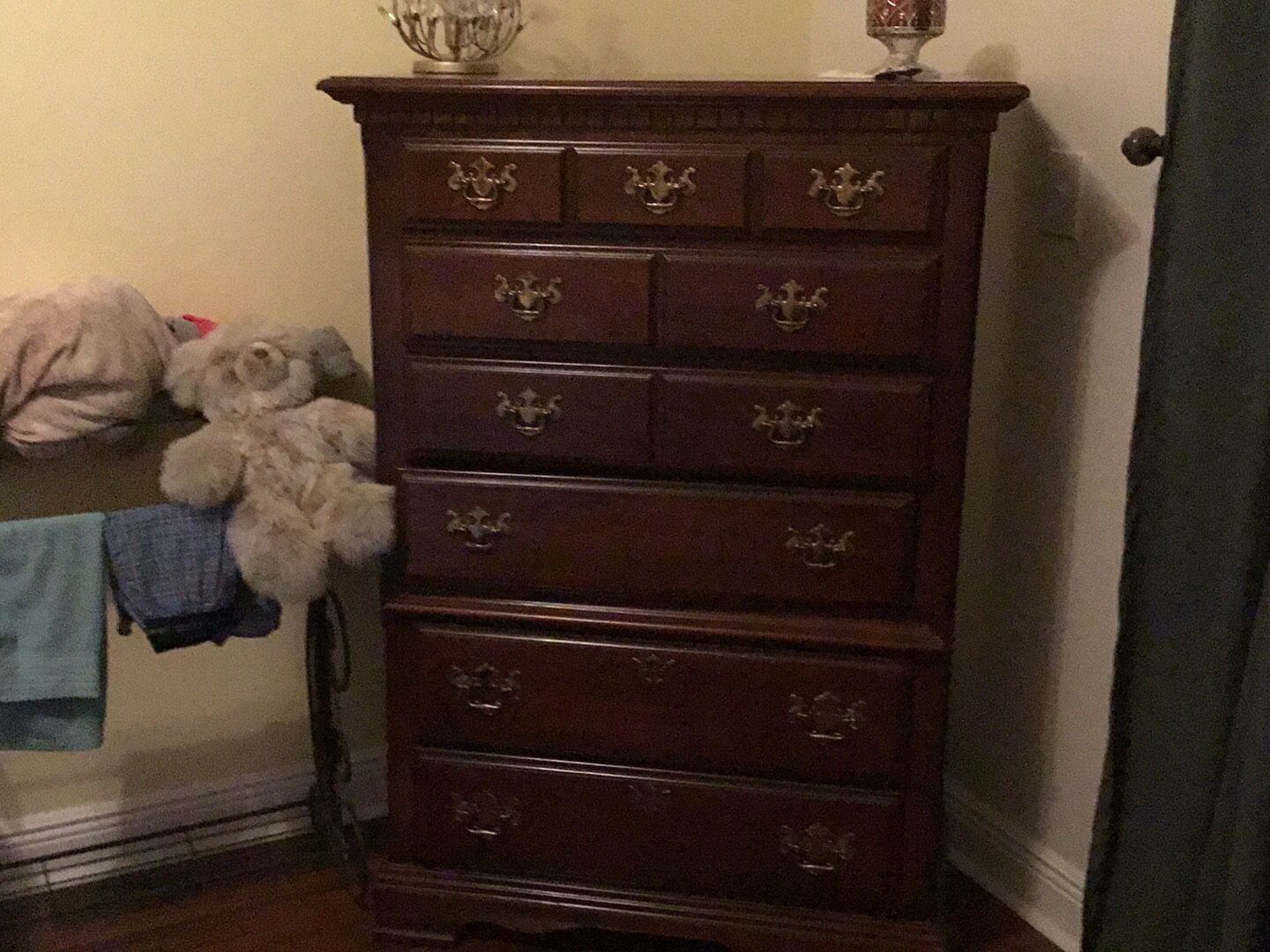 Beautiful Mahogany Solid Wood Dresser With Ceder Drawers 