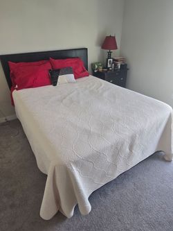 Bed queen size