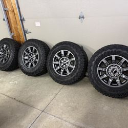 2025 GMC AT4X wheels, tires, TPMS and lugs 18x8.5 wheels 275/70/18 GY tires 1500 miles