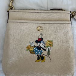 coach x disney kitt messenger crossbody Minnie Mouse 