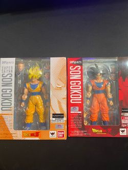 SH Figuarts Super Saiyan Son Goku (2010) and Son Goku (2014) (Bandai)