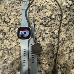 Fitbit Versa 4 Fitness Smartwatch