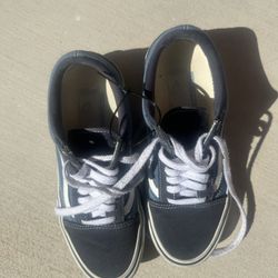 Men’s 7.5 Converse Sneakers - Used Like NEW!
