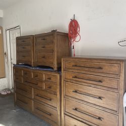 Dresser Set For Sale!