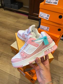 £V Shoes