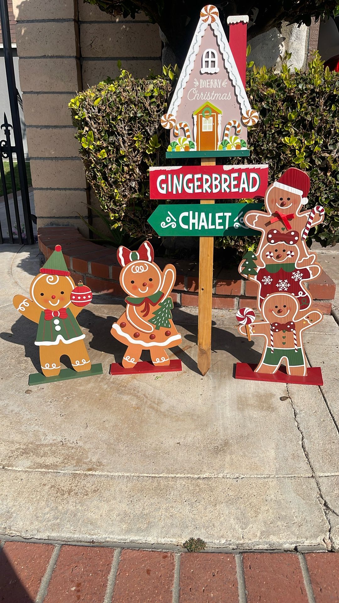 Gingerbread Wood Decor
