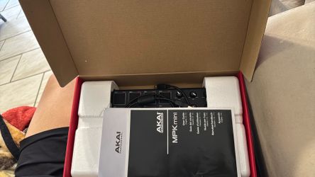 Akai professional MPK mini compact keyboard and pad controller