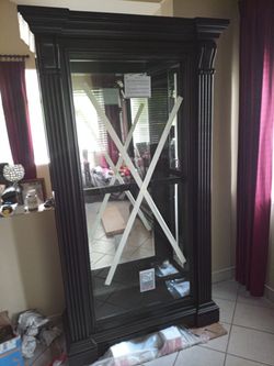 Curio cabinet