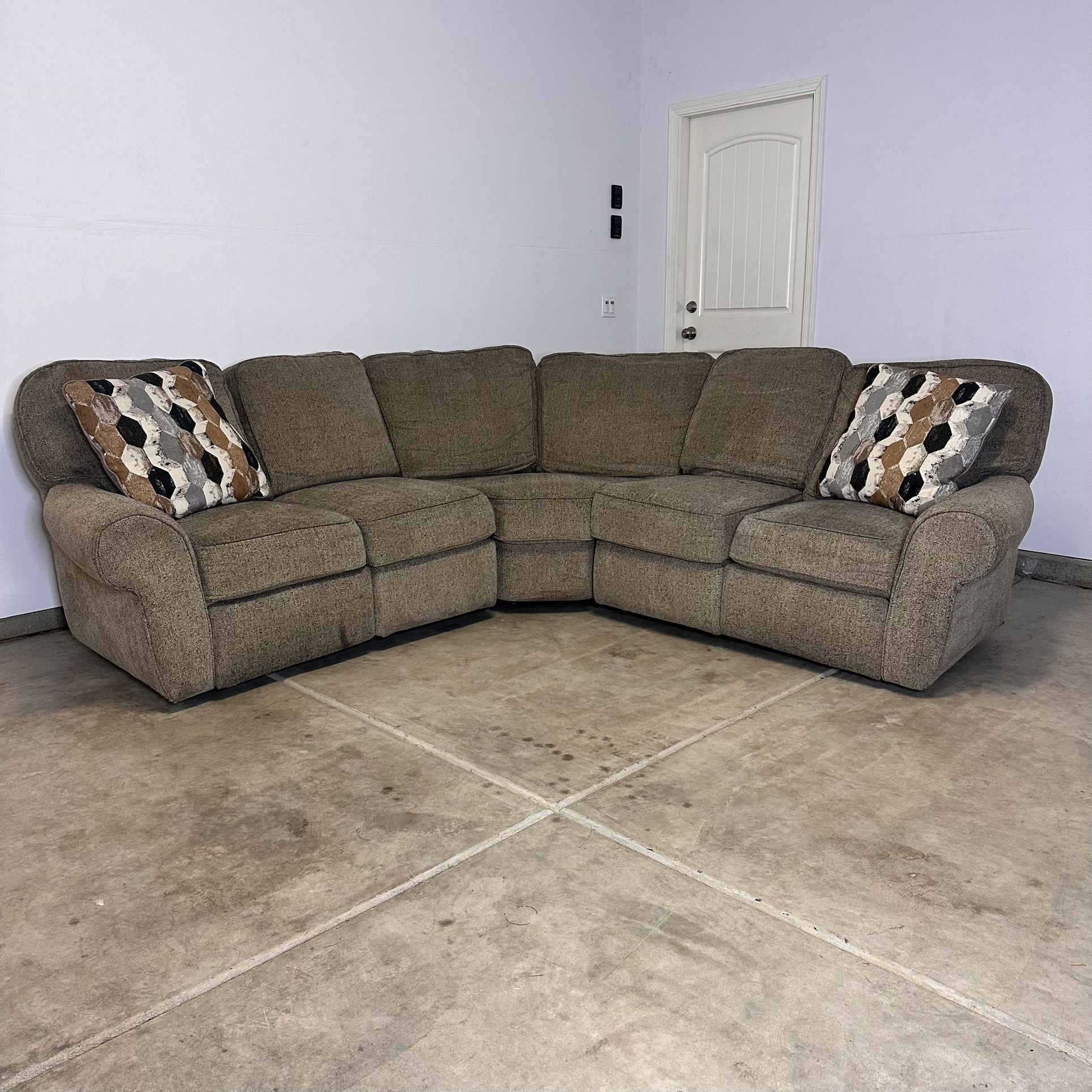 Can Deliver Sectional Recliner Couch