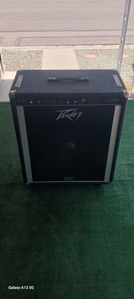 130 watt Peavey 260C Bass Combo Amp