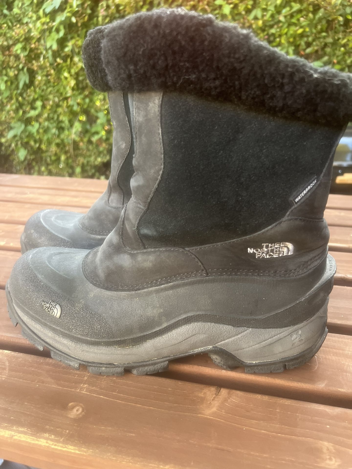 North Face Women’s Size 8 Snow Boots/ Hiking